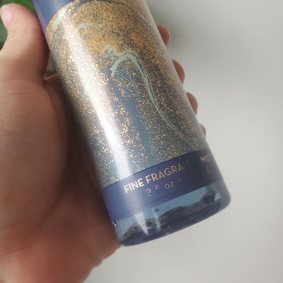 💙Bath & Body Works Sweet Whiskey 8oz BBW Golden Amber Red Berries Vanilla - Picture 2 of 6